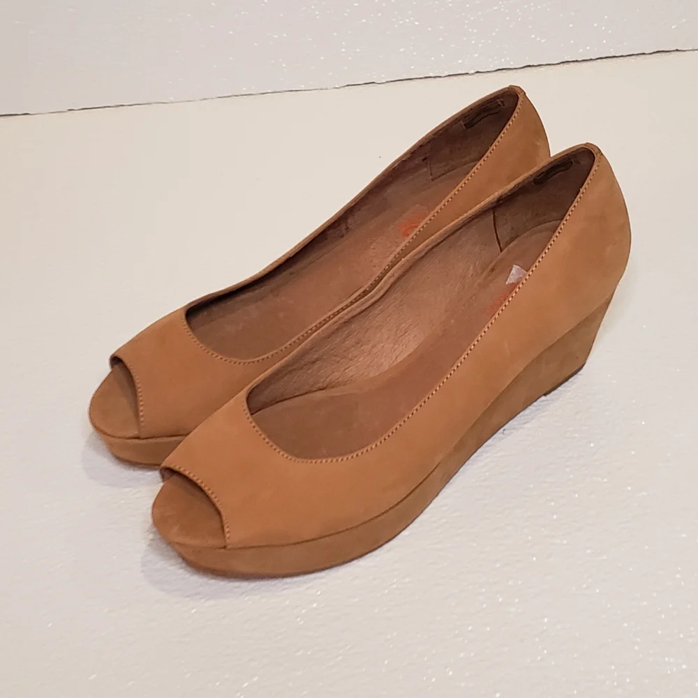 Michael Kors Suede Tan Platform Wedge Heel sandals
